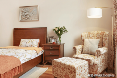 护理办事包分为初级护理1500-3000元/月、中级护理